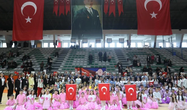 İnegöl'de 23 Nisan Ulusal Egemenlik ve Çocuk Bayramı coşkuyla kutlandı