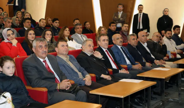 Kayseri Talas'ta atıklar sanata dönüşüyor