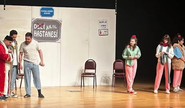 'Keçileri Kaçırıyorum' oyunu Kütahya'da sahnelendi
