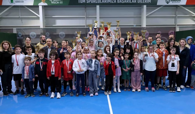 Konya Karatay'da 23 Nisan Turnuvası kupalarla taçlandı