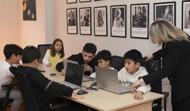 Mersin Büyükşehir çocuklara teknolojiyi öğretiyor