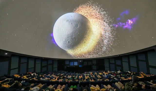 Mersin'de planetaryum çocukları evrenle buluşturuyor