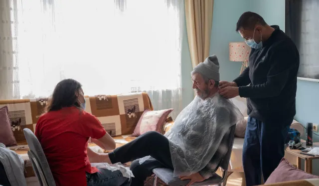 Milas Belediyesi evde berber ve kuaförlük hizmetini sürdürüyor