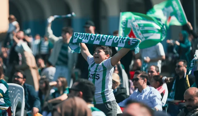 Millet Bahçesi'nde dev ekranda Bursaspor coşkusu
