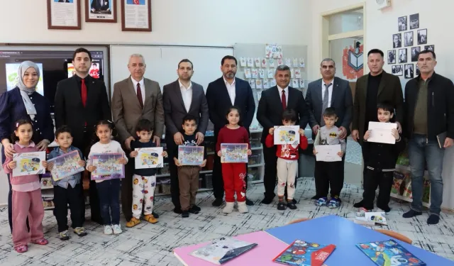 Öğrencilere okuma kitabı desteği