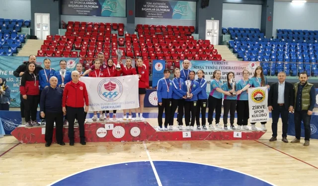 Trabzon'un Kadın Masa Tenisi Takımı şampiyon oldu