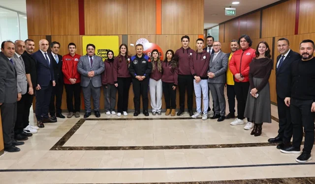 Türkiye Uzay Ajansı Başkanı Sakarya'da öğrencilerle buluşuyor