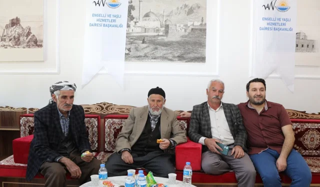 Yaşlıların hatıraları geleceğe taşınıyor