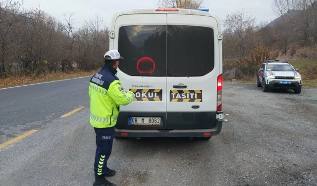 Artvin'de okul çevreleri ve servislerde güvenlik denetimi