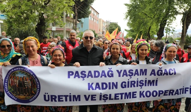 Balıkesir Edremit'te 1 Mayıs coşkuyla kutlandı