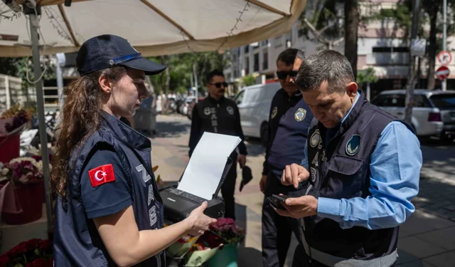 Bornova'da zabıta cezaları anında tebliğ ediliyor