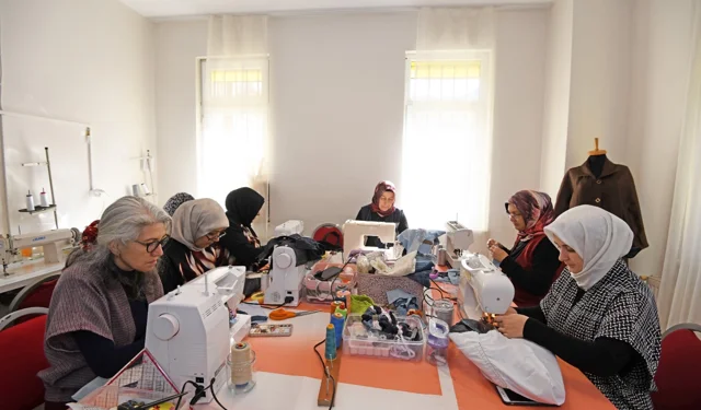 Bursa Osmangazi'de kadınlar geri dönüşümle üretiyor