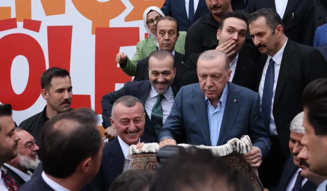 Cumhurbaşkanı Erdoğan Kocaelispor Müzesi için forma imzaladı