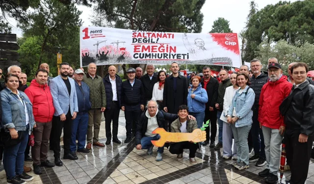 İzmir'de binlerce emekçi 1 Mayıs'ı kutladı
