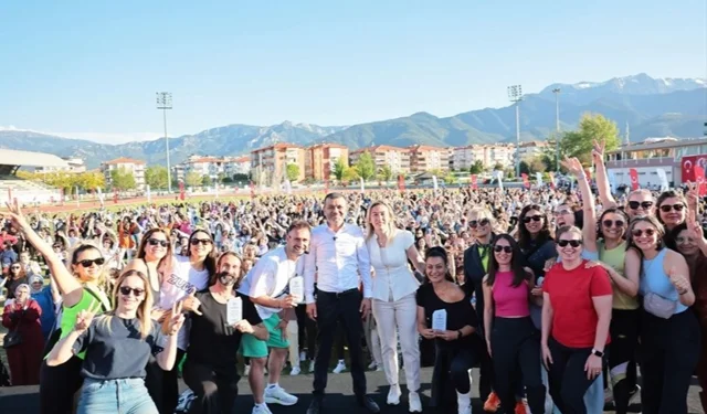 Kadınların ritmi Denizli'ye enerji kattı