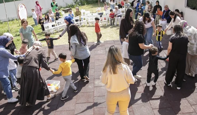 Mersin'de oyun ve sevgi buluşması