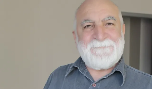 Yazar Mustafa Özke'nin 'Dışarıdaki Ben' öyküsü 100 binlere ulaştı