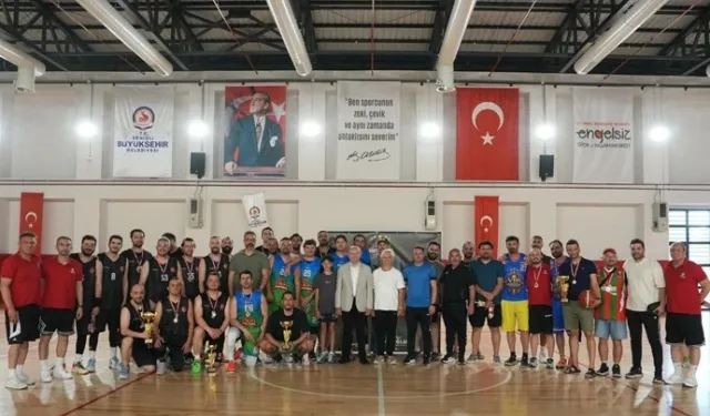 Denizli Büyükşehir Master Cup +35'te kupalar sahiplerini buldu