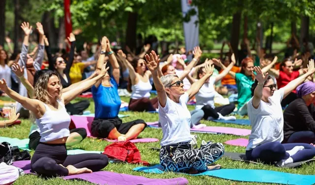 Denizli Dünya Yoga Günü'nde Büyükşehir ile nefes aldı