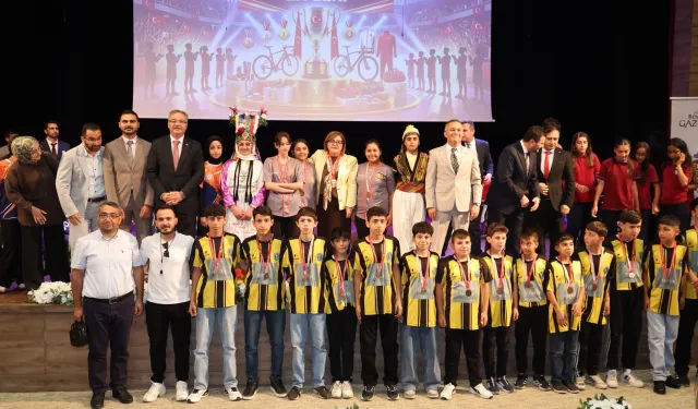 Gaziantep'te 'Okul Sporları Enleri' ödüllendirildi