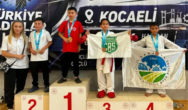 Sakarya'nın minik yıldızları Kocaeli'den 19 madalya ile döndü