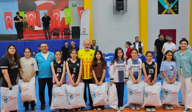 Şehir protokolü öğrencilerle filede buluştu
