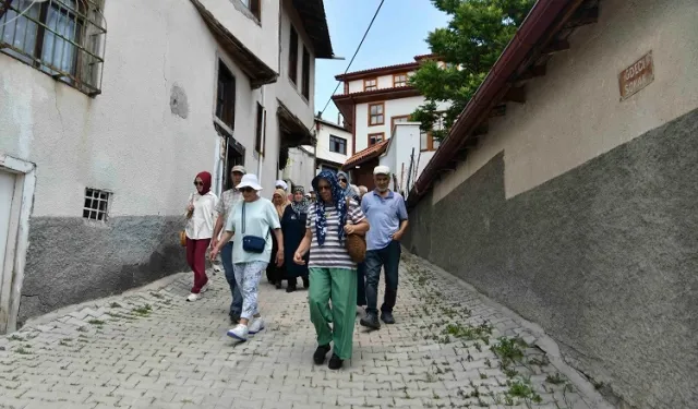 Başkentliler Ankara'yı ücretsiz 'Kent Gezileri'yle keşfediyor