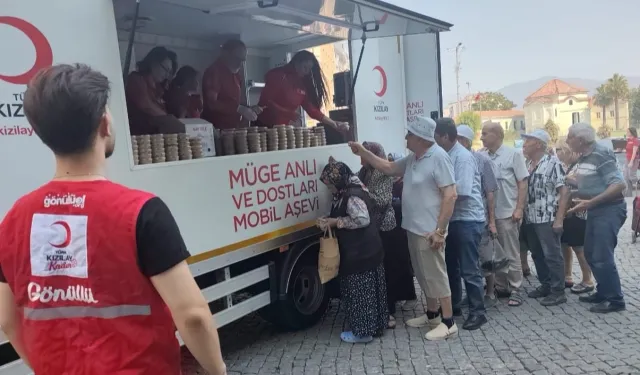Kızılay Bornova'dan 2 bin kişilik aşure ikramı