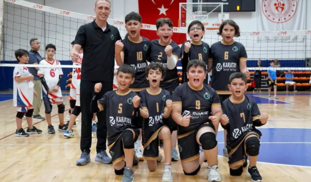 Konya Karatay'ın minik efeleri namağlup şampiyon