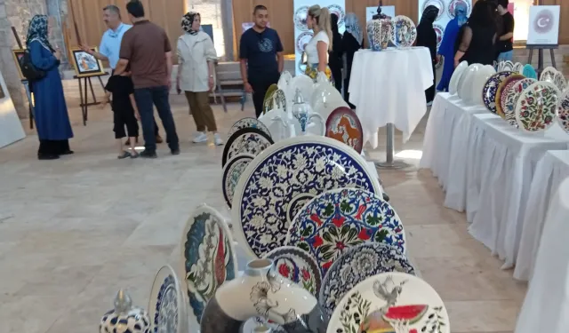 Şehit yakınları ile gazilerden çini ve grafik sergisi