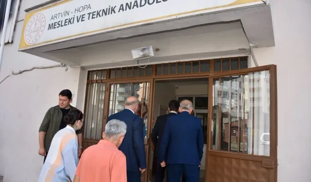 Artvin Hopa'da Kaymakam Karakaya'dan okullara inceleme