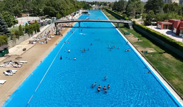 Eskişehir'de Kentpark Yapay Plajı yeni sezonda hizmete açıldı