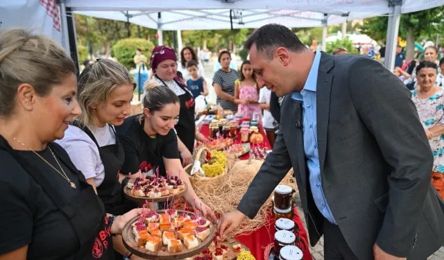 İzmir Bornova'da doğal lezzetler halkla buluşuyor