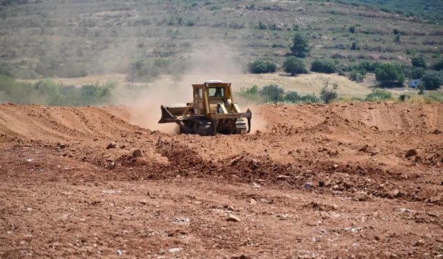 Manisa Salihli'ye hayvancılık, sulama ve yangınlar için gölet hazırlığı