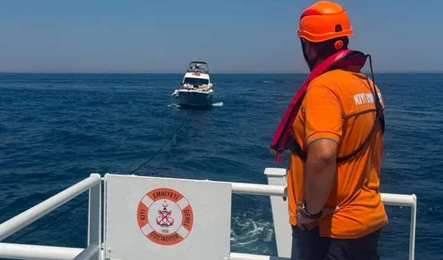 Marmara Adası açıklarında arızalanan tekne kurtarıldı