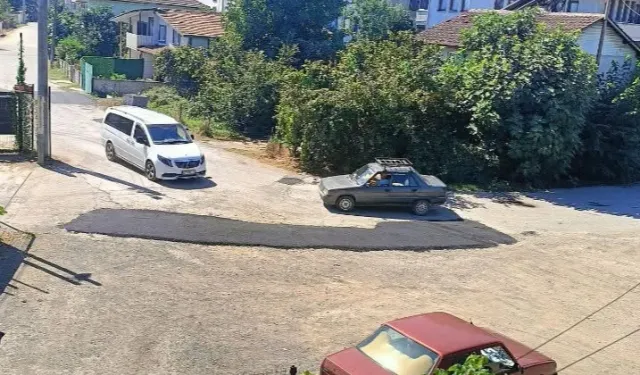 Düzce'de yarım kalan asfalt çalışması mahalle sakinlerinin tepkisine neden oldu