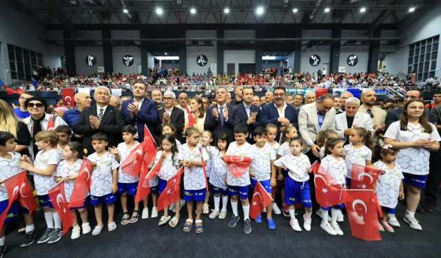 İBB Fatih Spor Kompleksi yeni çehresiyle açıldı