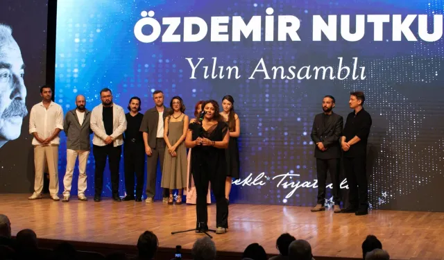 İzBBŞT, Özdemir Nutku Tiyatro Ödülleri'nden dört ödülle döndü