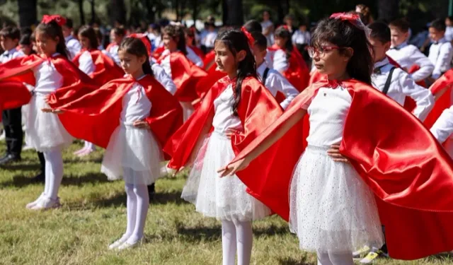 İzmir Aliağa'da eğitim öğretim yılı törenle başladı