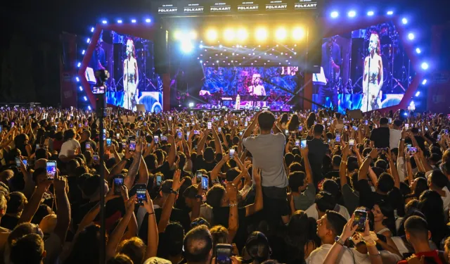 İzmir Enternasyonal Fuarı'nda Yıldız Tilbe rüzgarı esti