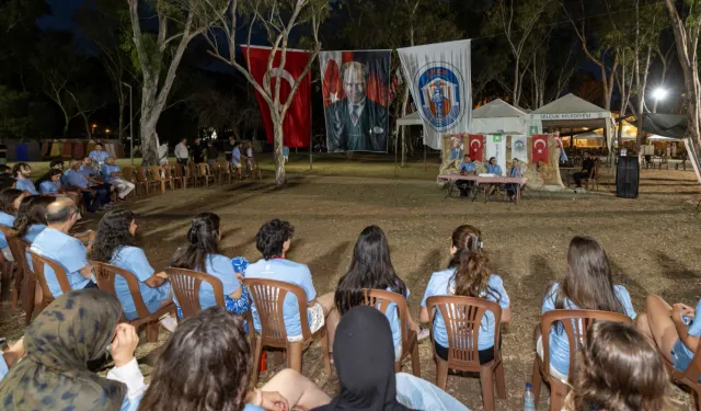 İzmir'de Başkan Tugay geleceğin şehir plancılarıyla buluştu
