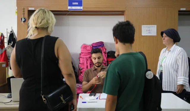 Kocaeli İzmit'te öğrencilere kırtasiye desteği