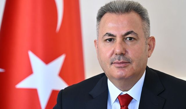 Elban, tüm İzmirlileri Türk bayraklarıyla birlikte kutlamalara davet etti...