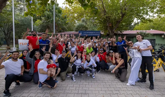 İzmir'de Cumhuriyet coşkusu engelleri aştı