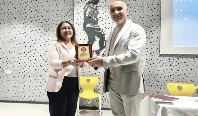 Karabağlar Seniha Mayda Ortaokulu'nda 4 yıllık emeğe vefa