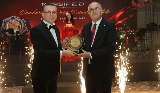 MARSİFED'den filenin sultanlarına 'Cumhuriyete Değer Katanlar' ödülü