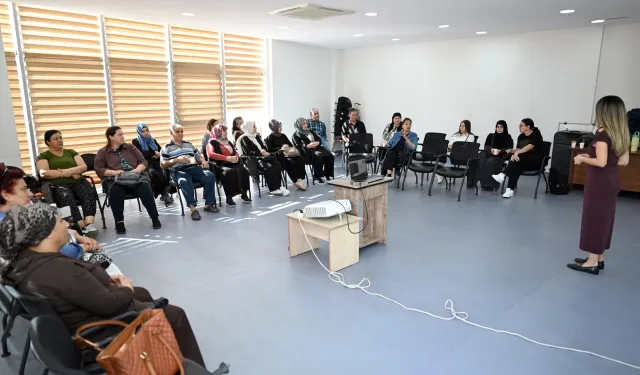 Mersin'de ailelere güvenli internet eğitimi