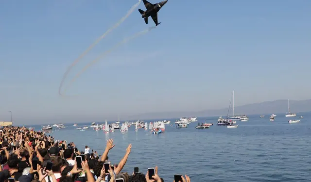 Mudanya'da SoloTürk yoğunluğu... Onlar gökyüzünde süzüldü, trafik kilitlendi