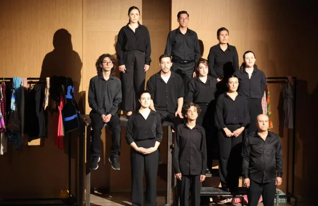 İzmir'de Kent Tiyatrosu kursiyerlerinden alkışlık performans