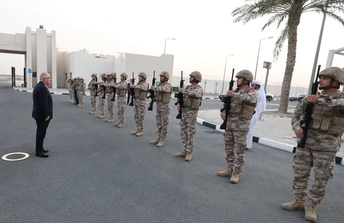 Bakan Güler Katar'da